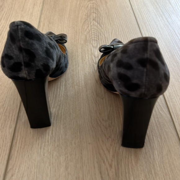 Kate Spade beauty's! Gray and black suede with patent heel. Size 9 - Picture 5 of 7